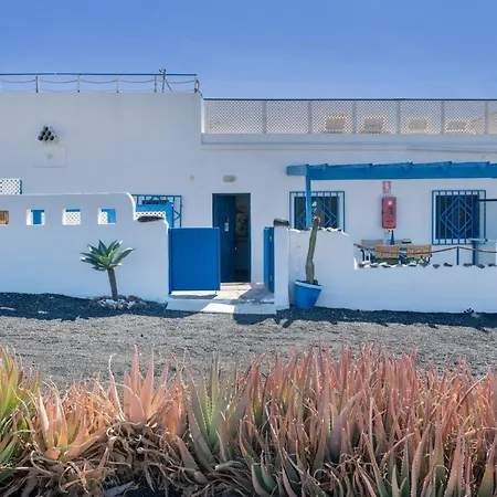 Pura Vida - Ventanas De Lanzarote Playa Quemada